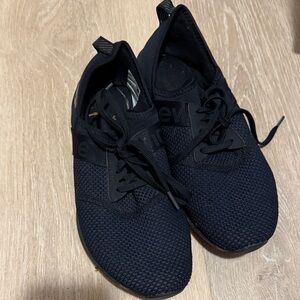 New Balance Woman’s Dark Sneakers